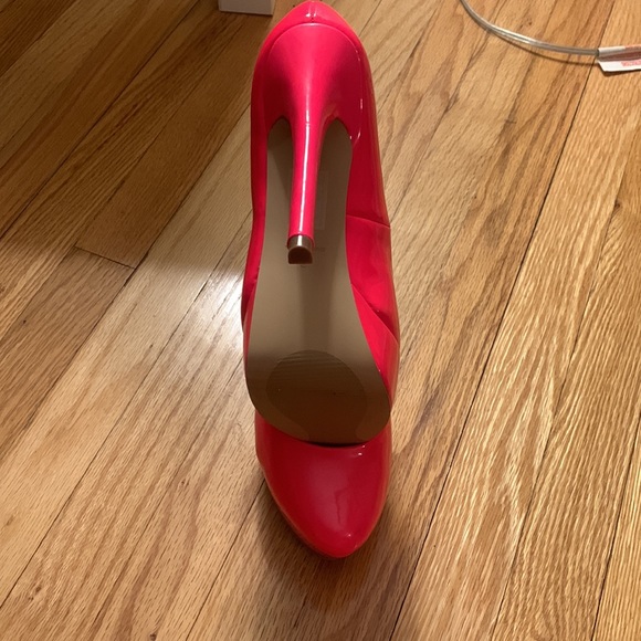 Hot pink pumps - Picture 2 of 4